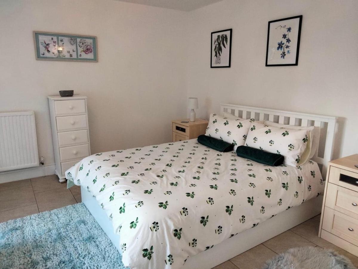 Bryngwran Mountain View Apartment - Short Drive To Beaches מראה חיצוני תמונה